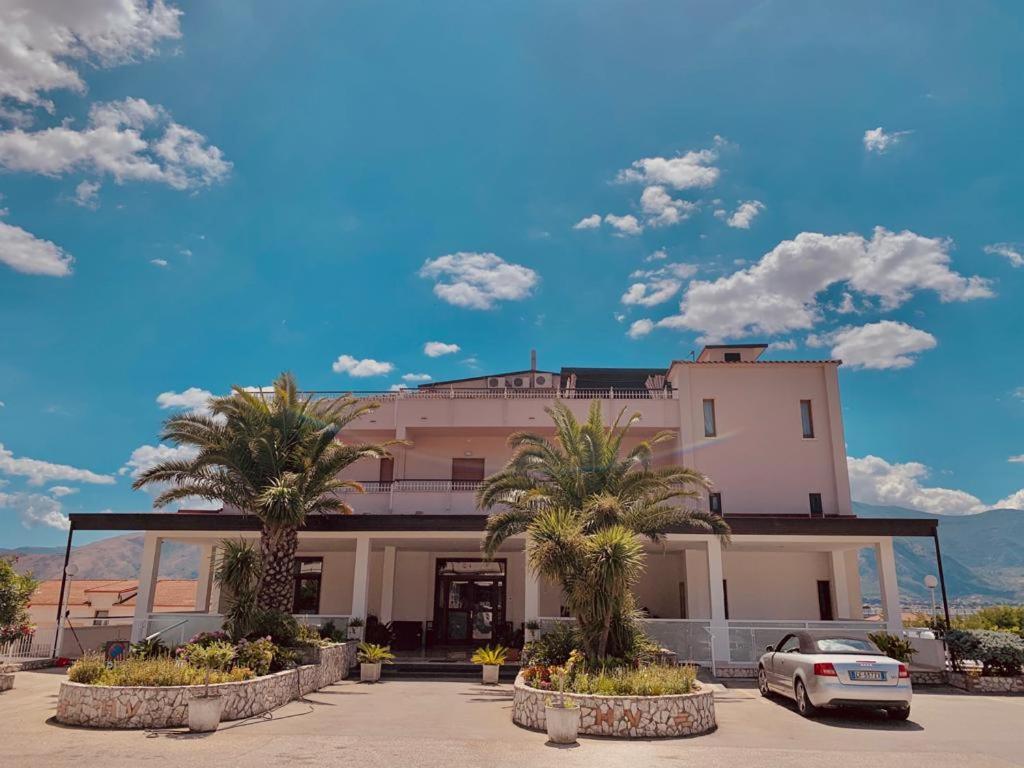 Hotel Vallisdea Sala Consilina Exterior photo