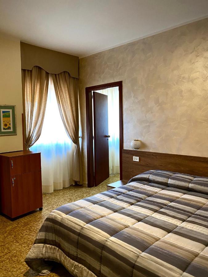 Hotel Vallisdea Sala Consilina Exterior photo