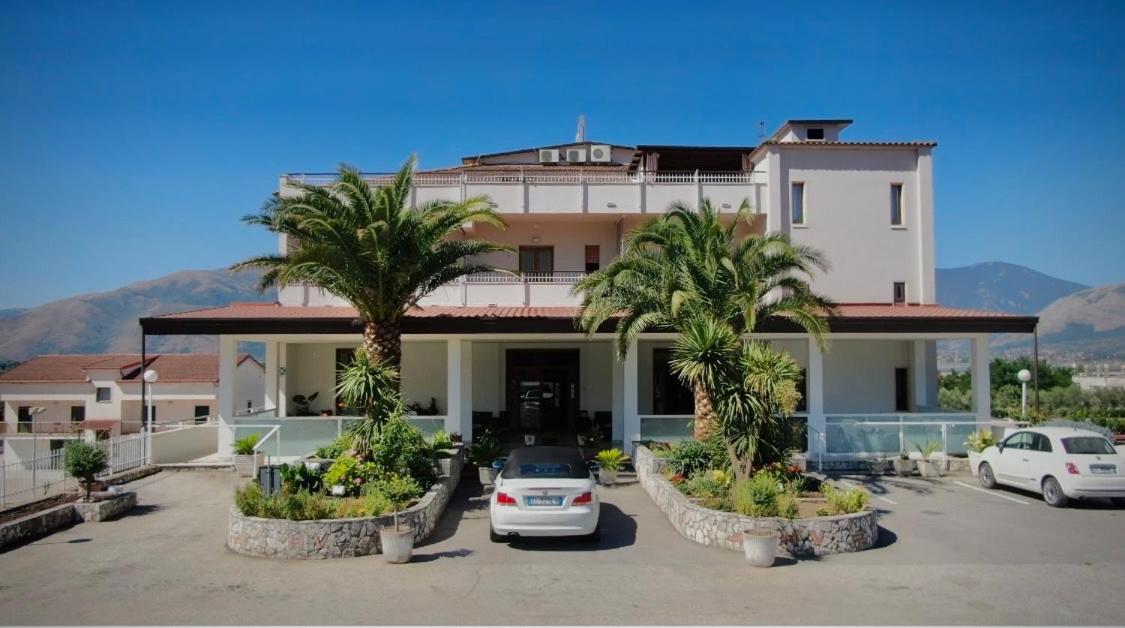 Hotel Vallisdea Sala Consilina Exterior photo