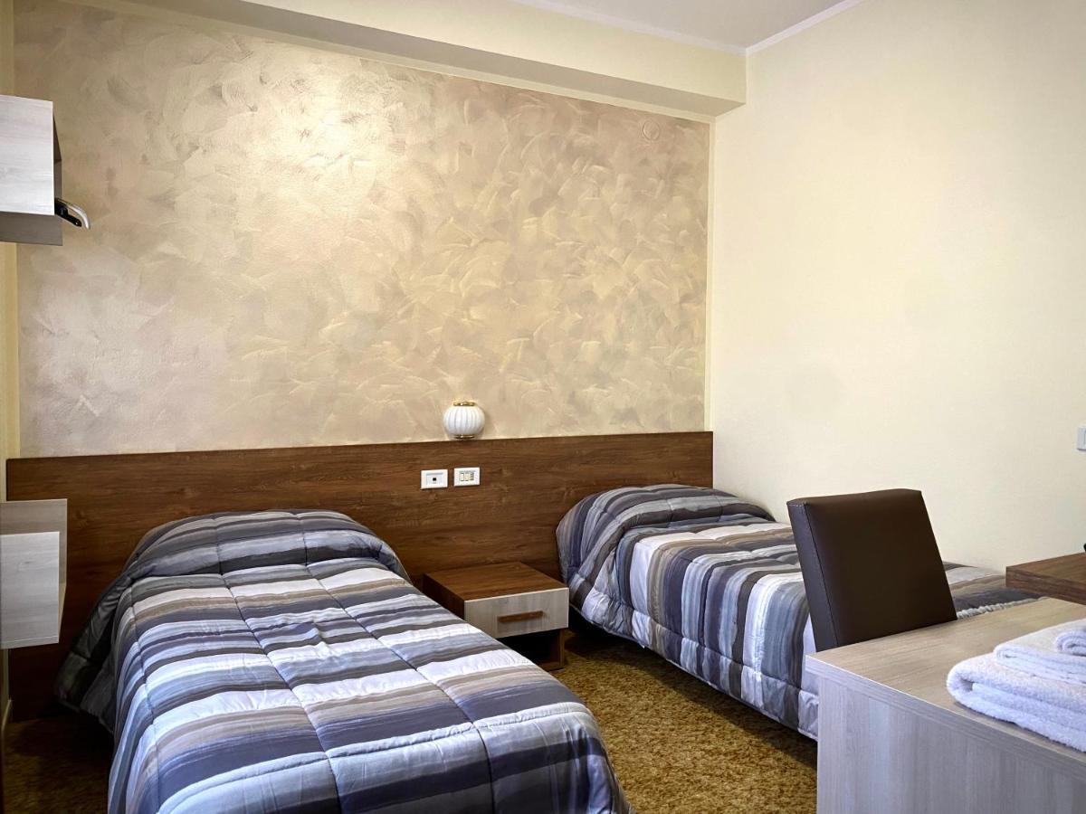 Hotel Vallisdea Sala Consilina Exterior photo