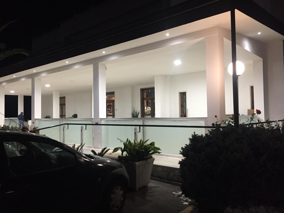 Hotel Vallisdea Sala Consilina Exterior photo